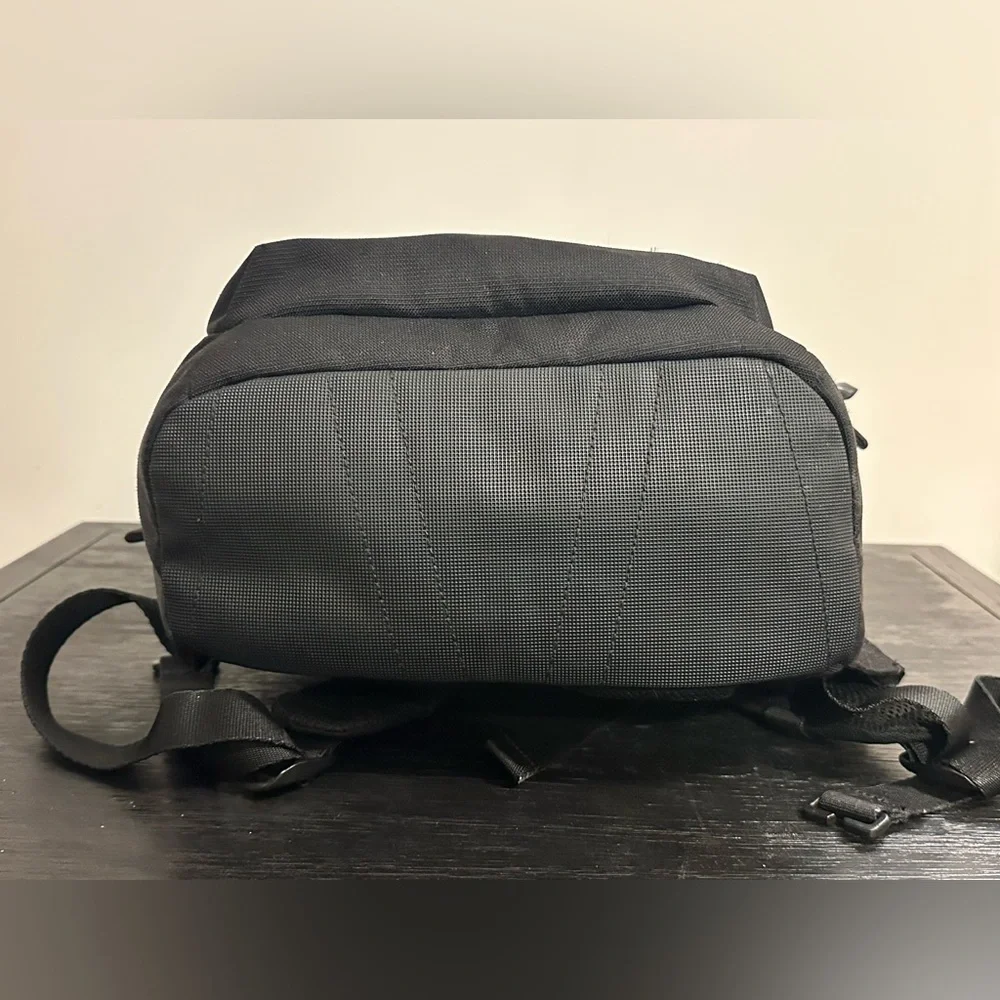 Oakley 20L Street Backpack Performance Black In Speed We Trust